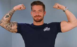 Straight Hunk Hudson Scott Shows his Ripped Body and Wanks his Big Cock and Fires Cum!