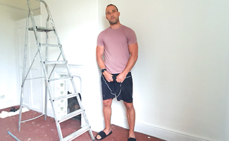 Straight Muscular Builder Wanks his Big Uncut Cock Whilst at Work & Shoots his Load Twice!!