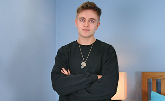 Straight Young & Handsome Harrison's 1st Ever Manhandling & his Uncut Cock Makes a Big Mess!