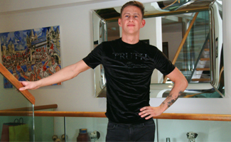 Young Straight Boxer Hugo Wanks his Big Cock & Shoots his Load Everywhere!