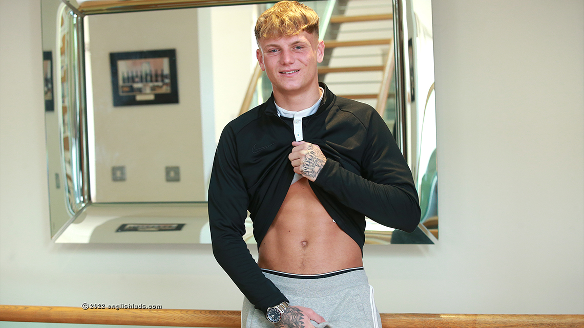 Bonus Photo Shoot - Young Lean Straight Lad Shows off his Toned Physique 